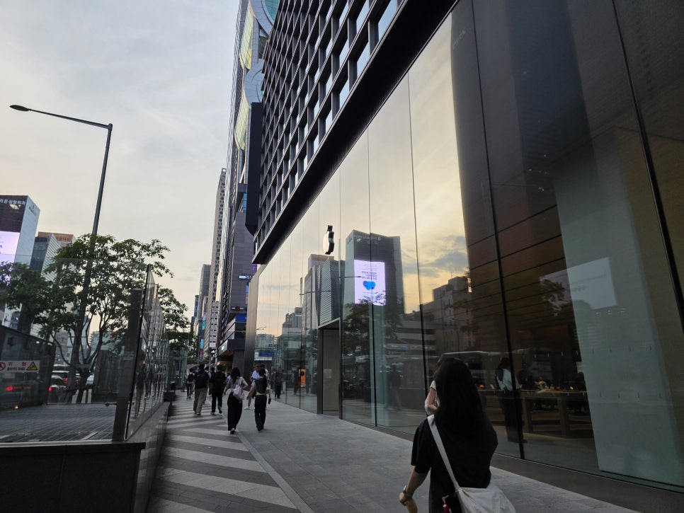 Apple 강남 방문 및 구매 고민 이미지 1